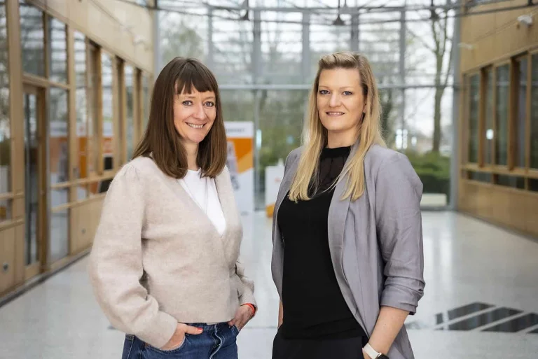 Josephine Kranenburg und Verena Oldenburg im Dampsoft Headquarter